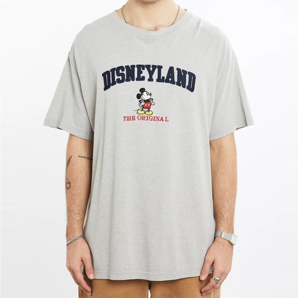 Vintage 90s Disneyland size M Gray Tee with Mickey Mouse, 100% Cotton